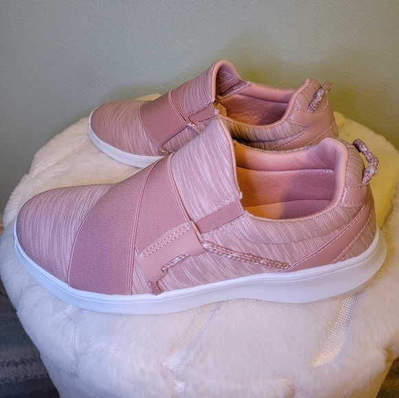 Cross Trekkers Shoes - Cross Trekkers Womens Beat Slip-On Running Shoe